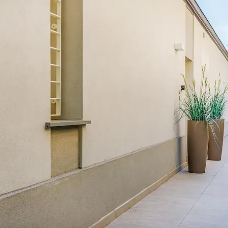 Smart Groundfloor Oasis In The Motor Valley